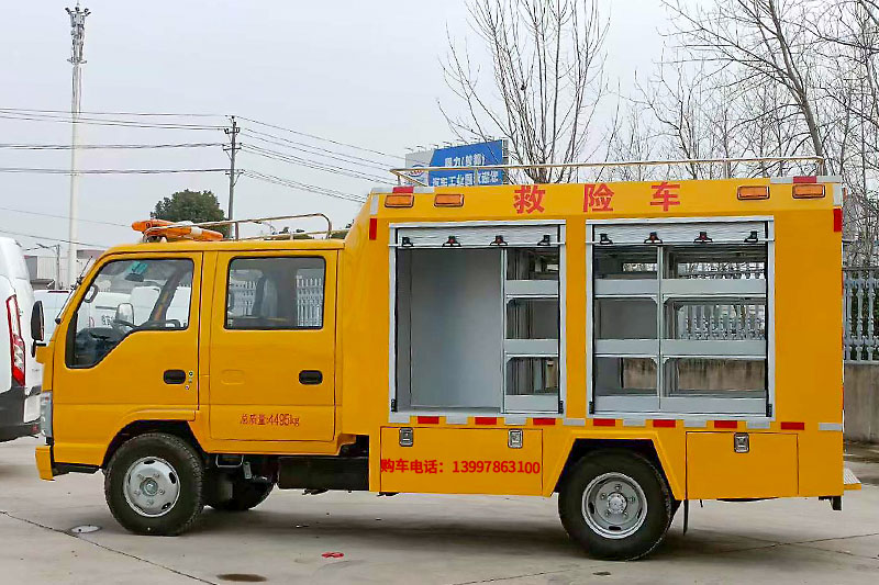 五十铃救险车左侧图
