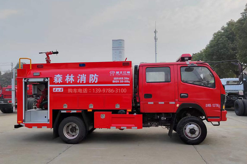 东风四驱森林消防车右侧图