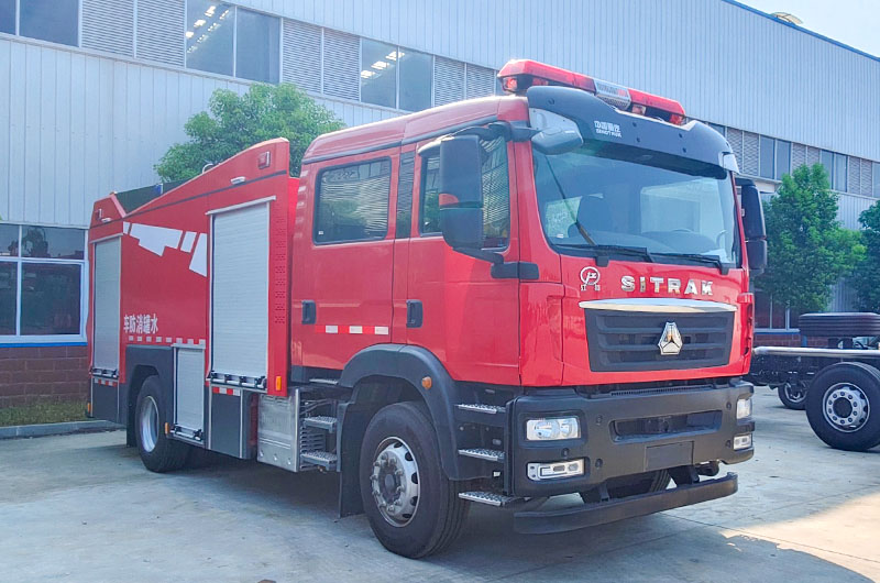 重汽汕德卡7.2吨水罐消防车